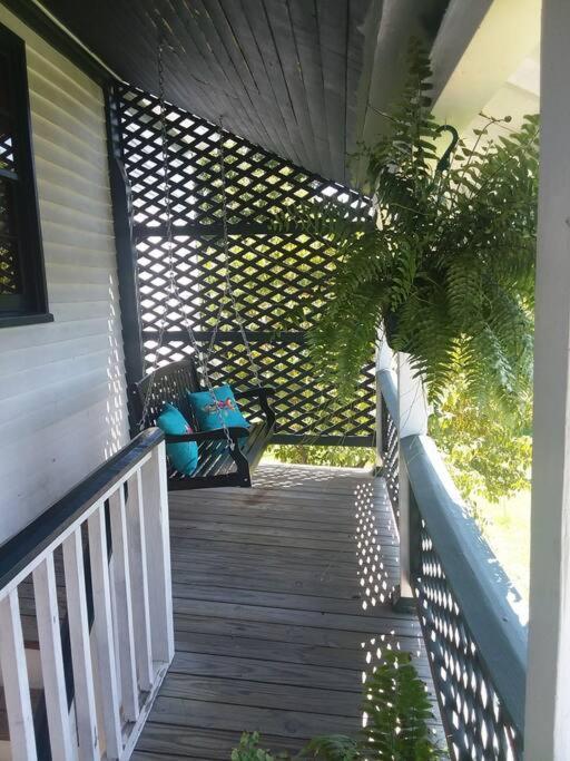 Upstairs Historic 1 Bedroom 1 Bath Suite With Mini-Kitchen, Porch & River Views Elkins Exterior foto