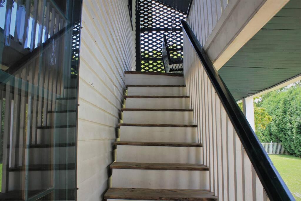 Upstairs Historic 1 Bedroom 1 Bath Suite With Mini-Kitchen, Porch & River Views Elkins Exterior foto