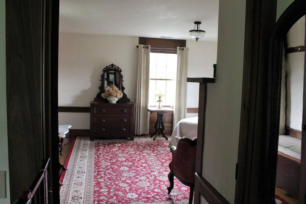 Upstairs Historic 1 Bedroom 1 Bath Suite With Mini-Kitchen, Porch & River Views Elkins Exterior foto