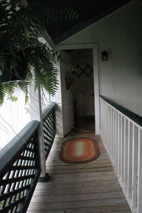 Upstairs Historic 1 Bedroom 1 Bath Suite With Mini-Kitchen, Porch & River Views Elkins Exterior foto