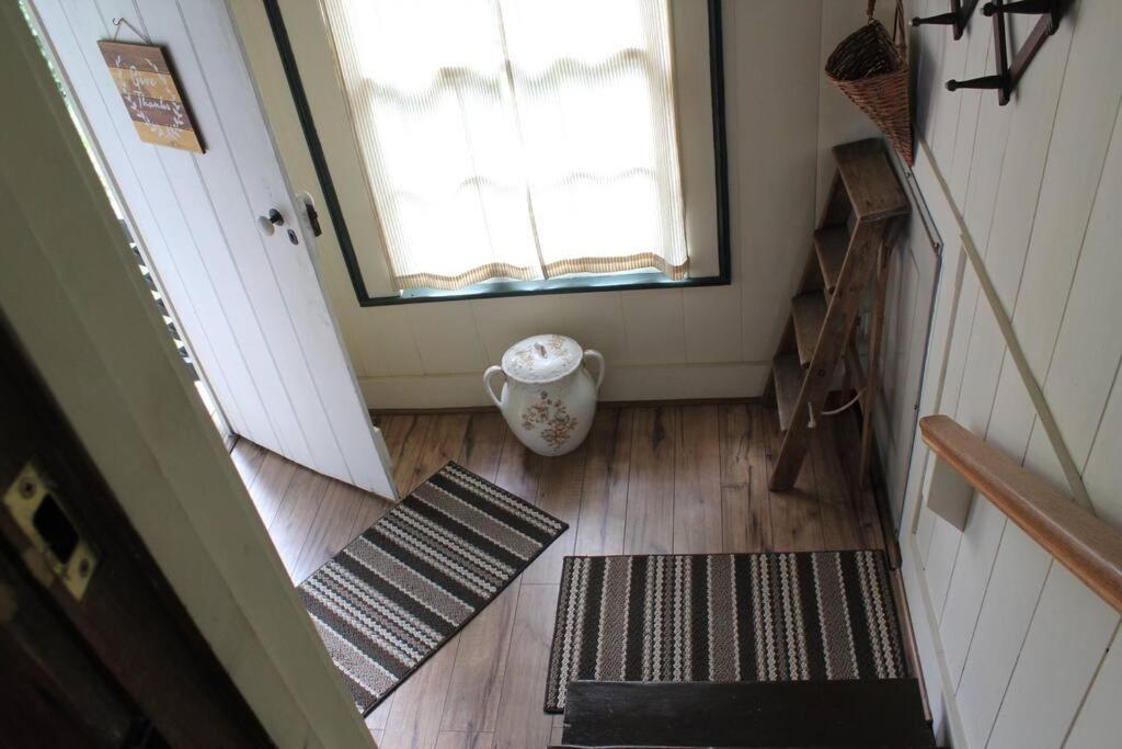 Upstairs Historic 1 Bedroom 1 Bath Suite With Mini-Kitchen, Porch & River Views Elkins Exterior foto